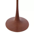 Cette table à manger ronde, dotée d'un plateau en panneau de fibres de moyenne densité et d'un piètement en acier couleur cerise, est une table d'appoint moderne adaptée aux cuisines, aux salles à manger et aux petits espaces.