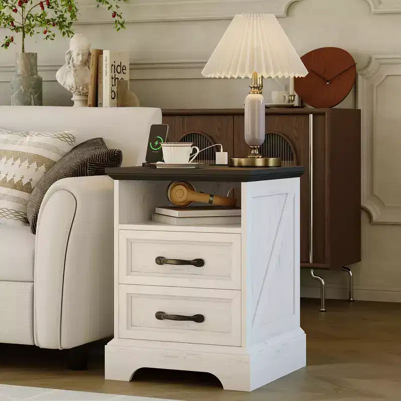 Table de chevet rustique de ferme à 2 tiroirs, Table de chevet moderne en bois, Ports USB et prises CA, MDF durable, Poignées en métal, Blanc