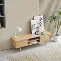 Meuble TV en rotin de 55,12 po avec étagères de rangement ouvertes, doubles portes coulissantes, pieds en bois massif, console multimédia pour salon et chambre